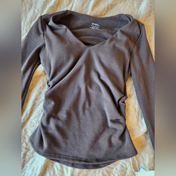 NWT OGL Women's Brown V-Neck Top - Picture 3 of 9